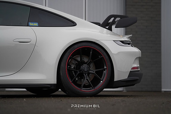 Porsche 911 4 of 5