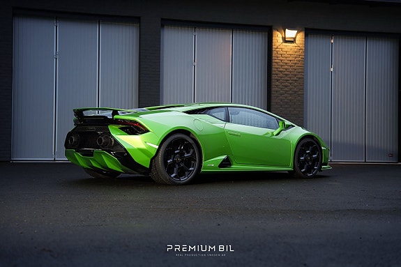 Lamborghini Huracan 3 of 5