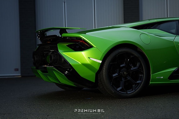 Lamborghini Huracan 4 of 5