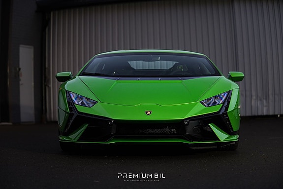 Lamborghini Huracan 2 of 5