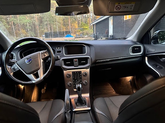 Volvo V40 Cross Country 3 of 5