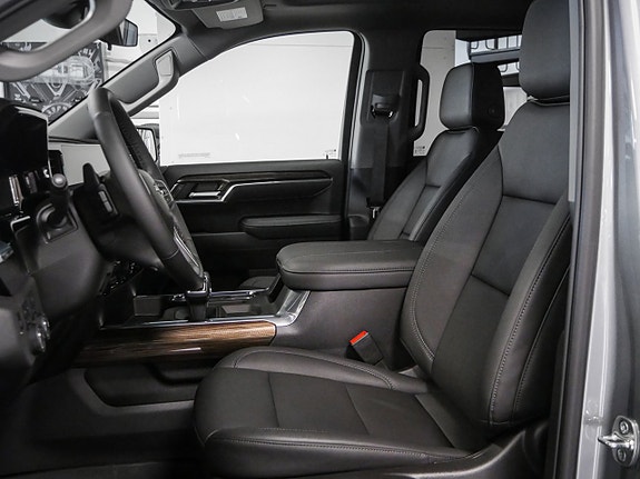 Chevrolet Silverado EV 12 of 18
