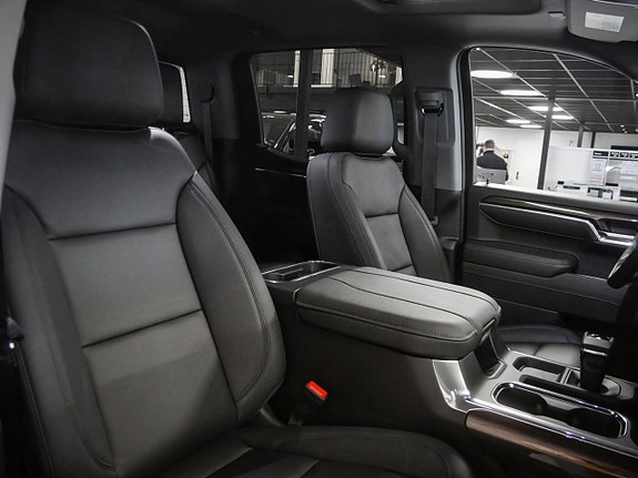 Chevrolet Silverado EV 7 of 18