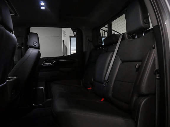 Chevrolet Silverado EV 8 of 18