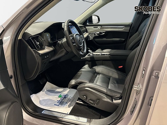 Volvo XC90 8 of 26