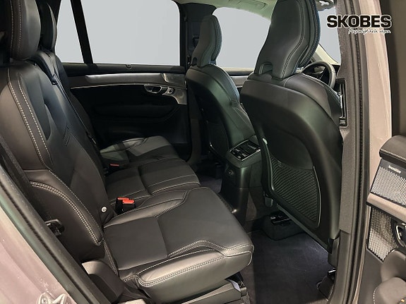 Volvo XC90 10 of 26