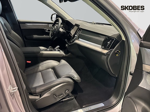 Volvo XC90 11 of 26