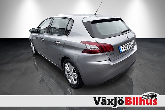 Peugeot 308 2 of 8