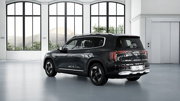 Mercedes-Benz GLB250+ 5 of 17