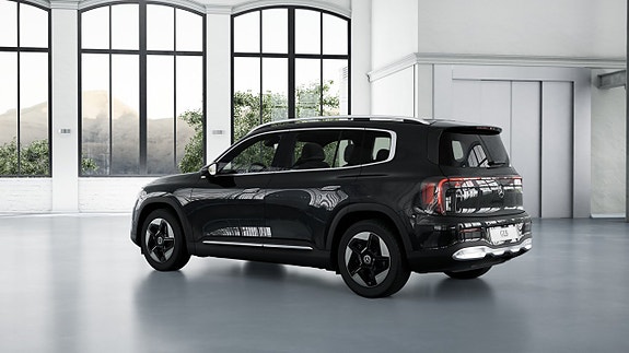 Mercedes-Benz GLB350 5 of 17