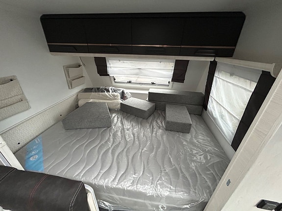 Caravelair Artica 586 Family VÅNINGSÄNG 2 of 16