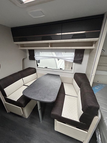 Caravelair Artica 586 Family VÅNINGSÄNG 3 of 16