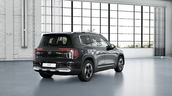 Mercedes-Benz GLB350 3 of 5