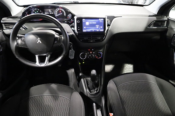 Peugeot 208 12 of 19