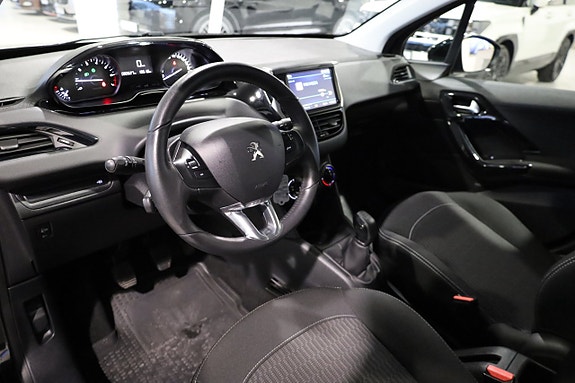Peugeot 208 8 of 19