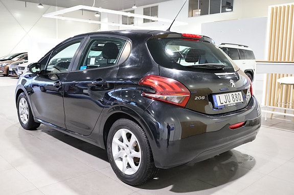 Peugeot 208 3 of 5