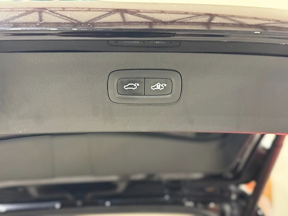 Volvo XC90 10 of 21