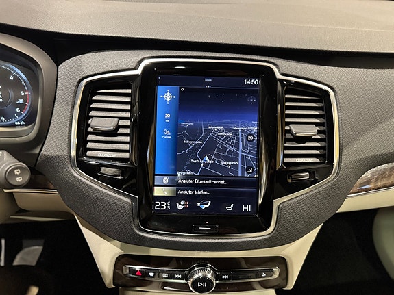 Volvo XC90 17 of 21