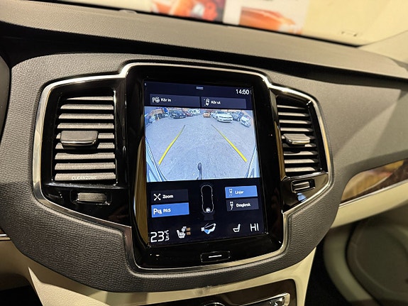 Volvo XC90 18 of 21