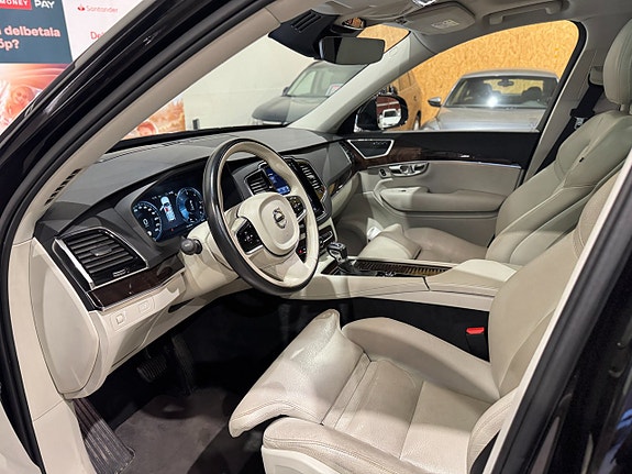 Volvo XC90 15 of 21