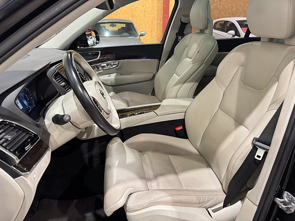 Volvo XC90 13 of 21