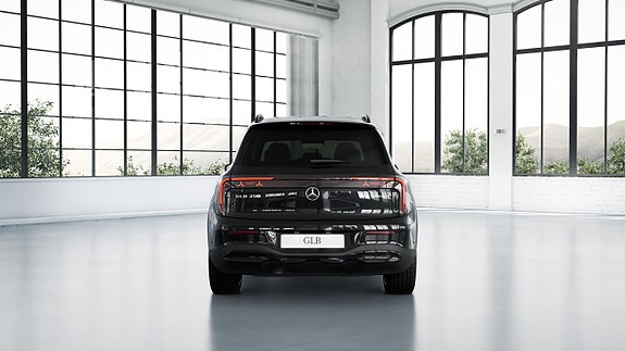 Mercedes-Benz GLB350 4 of 16