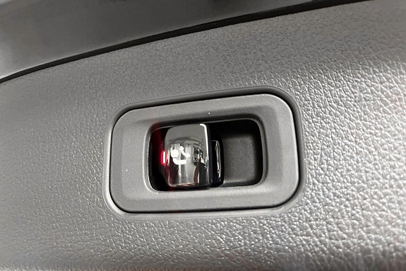 Mercedes-Benz GLC300 e 16 of 21