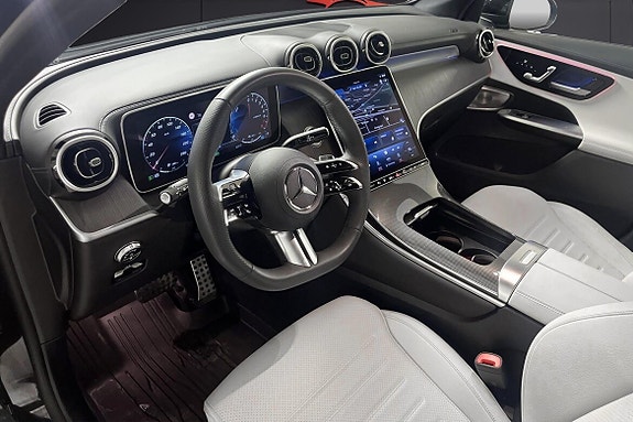 Mercedes-Benz GLC300 e 12 of 21