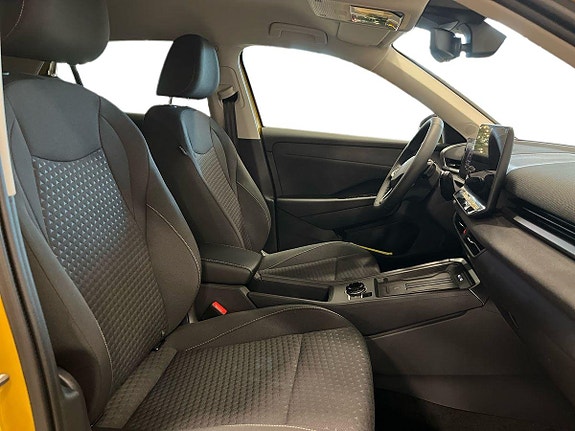 Volkswagen T-Roc 7 of 9