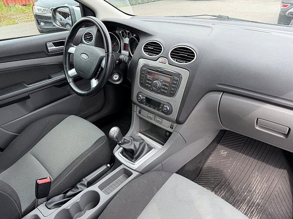 Ford Focus 9 of 21