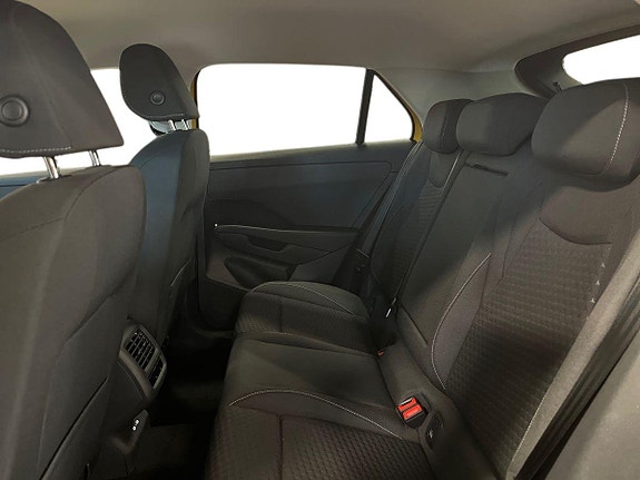 Volkswagen T-Roc 8 of 9