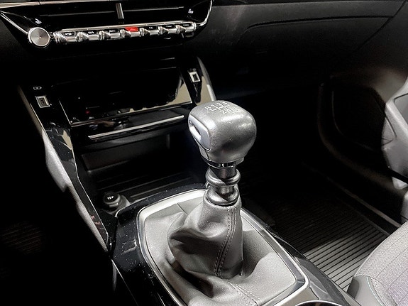 Peugeot 208 10 of 15