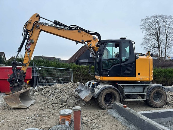 Liebherr A913 Compact 2022 2860 timmar