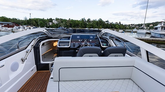 Fairline F//Line 33 - 2022 6 of 30