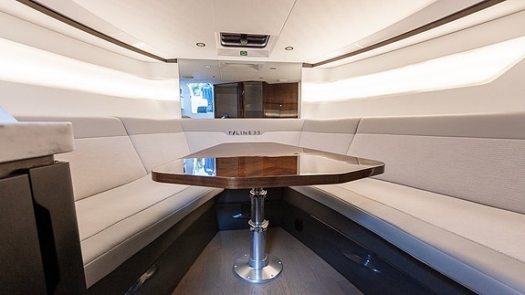 Fairline F//Line 33 - 2022 15 of 30