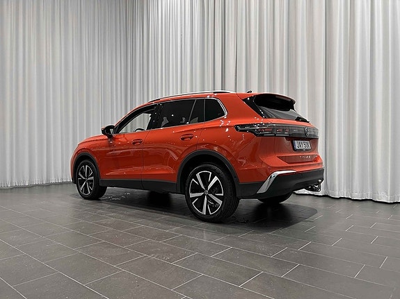 Volkswagen Tiguan 3 of 5