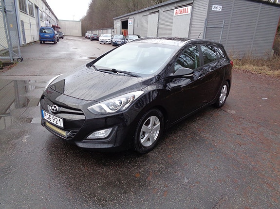 Hyundai i30 2 of 5