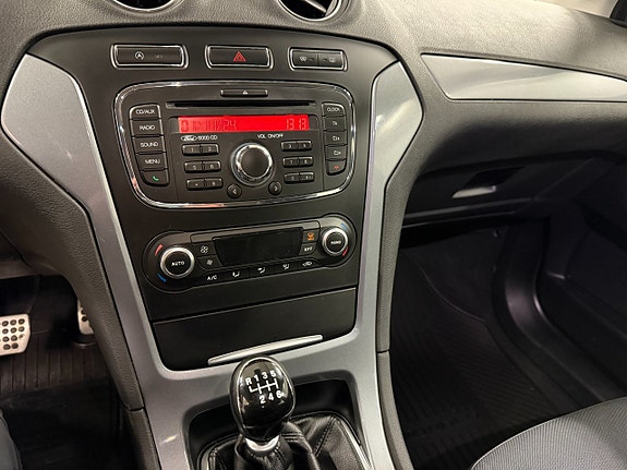 Ford Mondeo 14 of 19