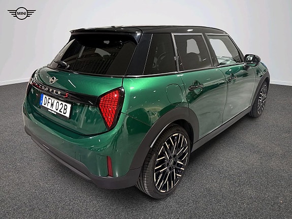 MINI Cooper S 5 of 5