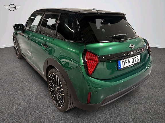 MINI Cooper S 4 of 5
