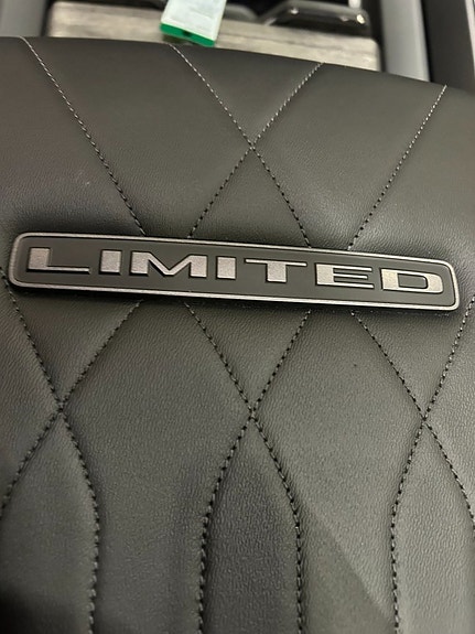 Dodge RAM 1500 12 of 16