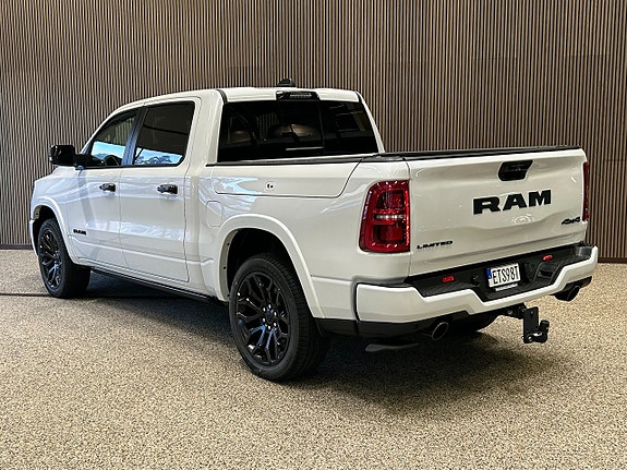 Dodge RAM 1500 3 of 16