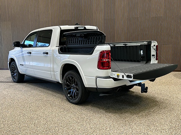 Dodge RAM 1500 4 of 16