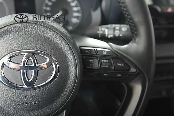 Toyota Yaris 12 of 15