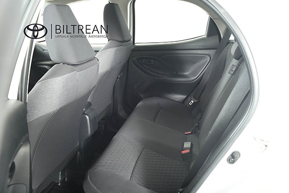 Toyota Yaris 7 of 15
