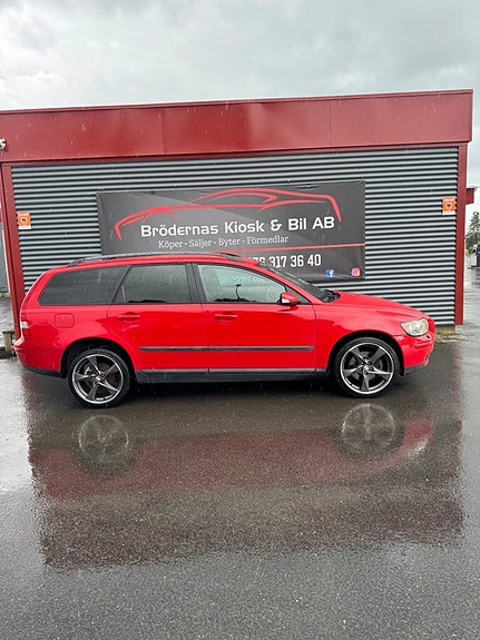 Volvo V50 3 of 5