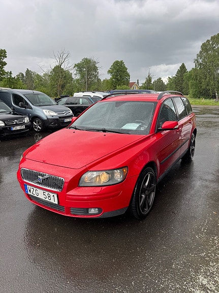 Volvo V50 2 of 5