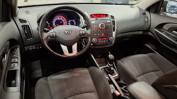 Kia Ceed 2 of 24