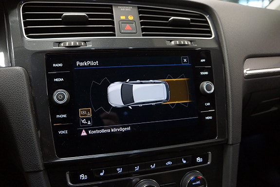 Volkswagen Golf Alltrack 14 of 16