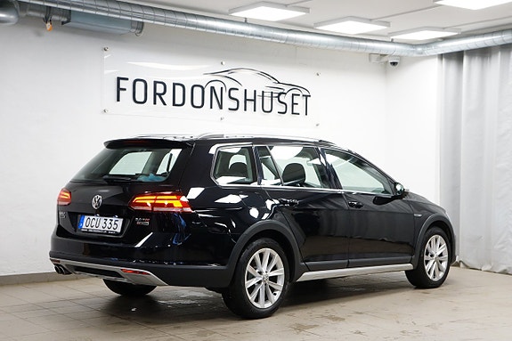 Volkswagen Golf Alltrack 2 of 16